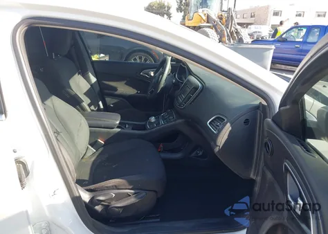 2015 Chrysler 200 Limited z USA, uszkodzony, nr VIN 1C3CCCAB0FN667401